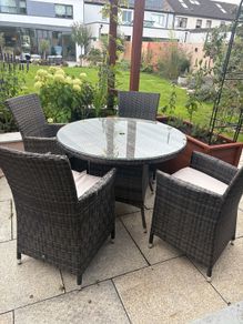 Garden table & 4 chairs
