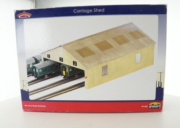 Bachmann Scenecraft 44-083 Carriage Shed 00 Scale