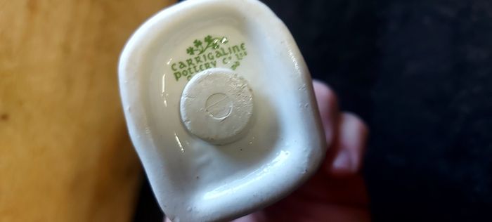 salt and pepper carrigaline pottery,cork Ireland shamrock set gold rim ,nice condition,buyer collects or pays postage thank you, sold as is