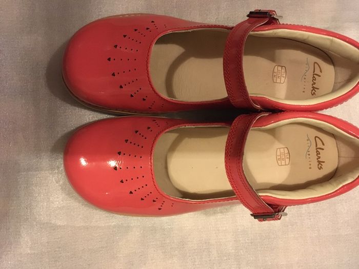 Clarks Shoes, size EU-33,5F. UK-1,5F