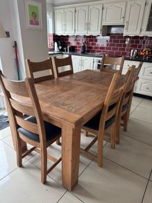 Solid Oak Dining Room table - 8 chairs extendable