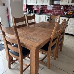 Solid Oak Dining Room table - 8 chairs extendable
