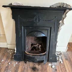 3 fireplaces and 1 stove