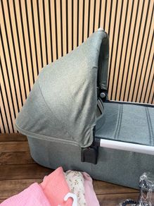 basinet with rain cover