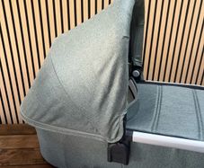 basinet with rain cover