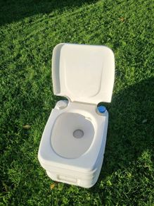 Portable chemical toilet