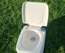Portable chemical toilet