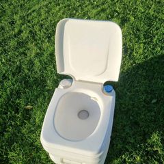 Portable chemical toilet