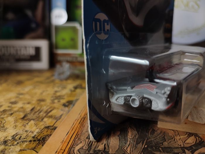 TV Series Batmobile Silver ! Batman TV Series ! 2017 ! Hot Wheels ! Mattel !