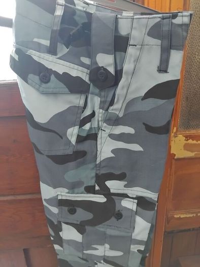 Waist Size 26 Midnight Camo Trs