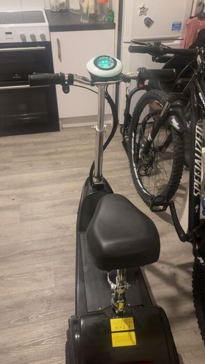 Electric mobility scooter