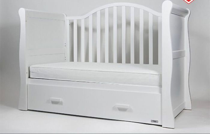 2 exact same for sale cotbeds br baby oslo sleigh. 200 euro for both or 110 each