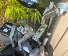 Folding Electric Golf Caddy/Trolley & Clubs & Accessories