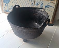 Small Cast Iron 3-Legged Gypsy Pot