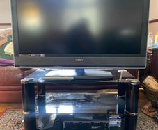 Sony Bravia 40 inch LCD TV & TechLink Tempered Glass TV Stand Bundle Deal
