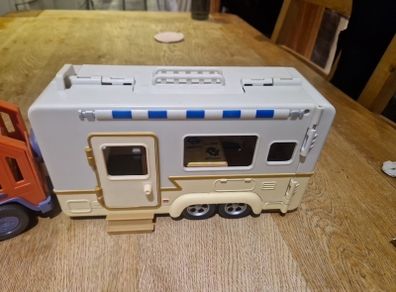 Bluey caravan playset with friends