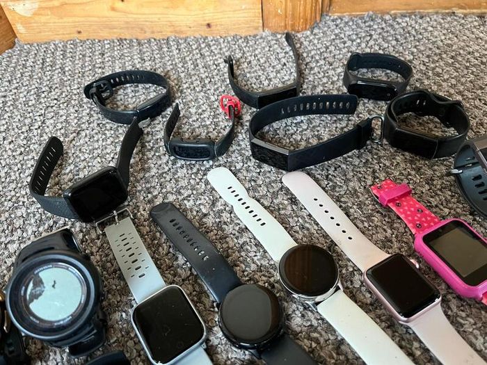 Watch & Chargers Lot (For Parts / Repair)