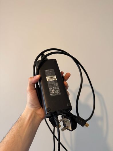 Xbox 360s 250gbHdd and games( plug n play )