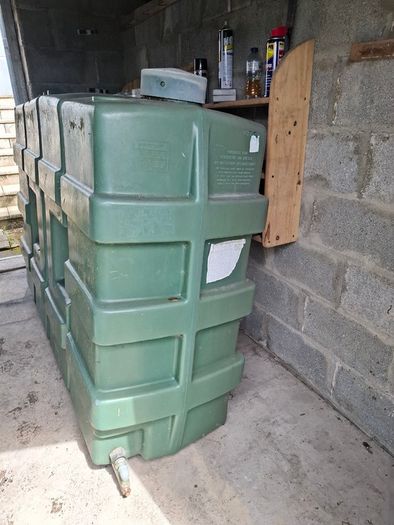 Oil tank