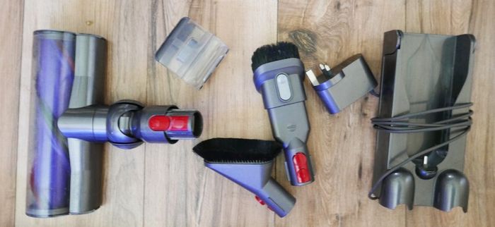 Dyson V15 - (SV22) Detect vacuum (Iron - Nickel) Powerful, intelligent cordless vacuum - in Iron and Nickel (Up to 60 minutes run time)