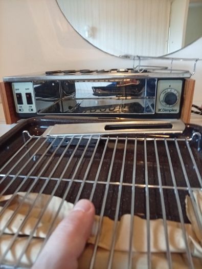 Mid Century Modern Chrome Bar Heater & grill.  Fully Working Vintage 1970s Electric Fire & grill . Still in the packaging. Pristine condition. Working without issue.
