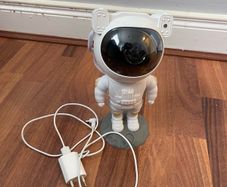 Astronaut night lamp