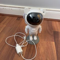 Astronaut night lamp