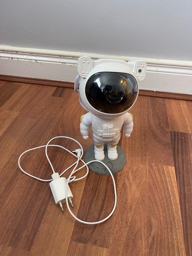 Astronaut night lamp