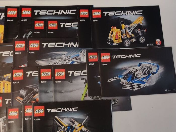 Lego Instruction Books in very good condition. Technic, City, Ninjago
