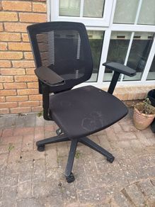 Free! Swivel mesh-backed office chair