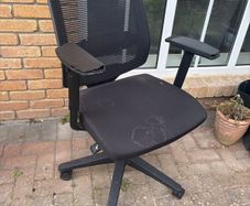 Free! Swivel mesh-backed office chair