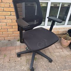 Free! Swivel mesh-backed office chair