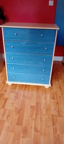 chest of drawers