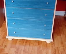 chest of drawers
