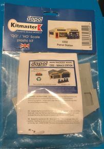 Dapol OOscale 1/76 Plastic Garage kit