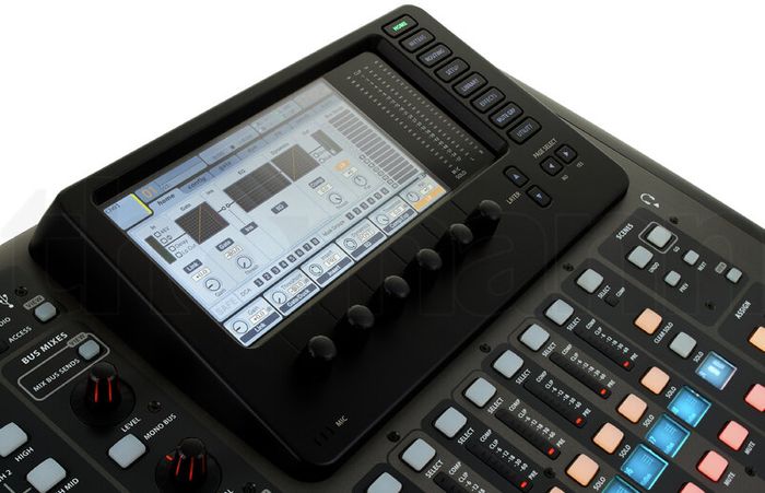 Behringer X32 Compact + flight case