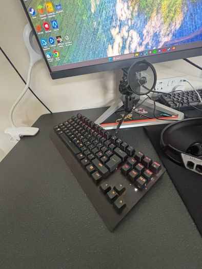 Gaming PC, 144 Hz Monitor, 60 Hz Monitor