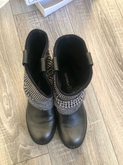 Catwalk boots