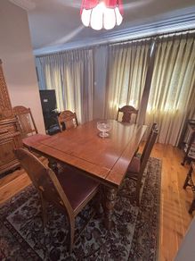 Dining room table & 8 chairs
