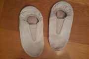 Gymnastics shoes