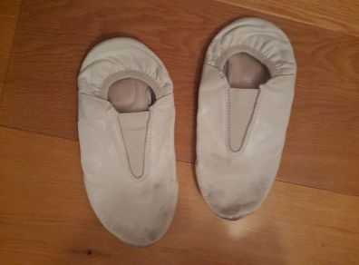 Gymnastics shoes