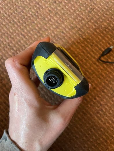 YB3 handheld tracker