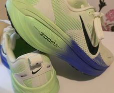 Nike Vomero 18 Mens Road Running Shoes