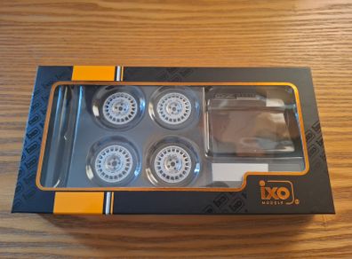 OZ FORD alloys with stand - for 1/18 - NEW in BOX