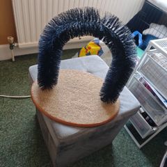 cat brush / scratcher