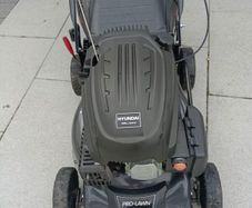 Hyundai push lawnmower in new condition which starts first pull.