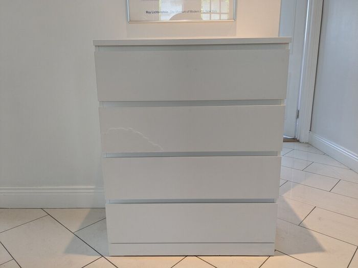 Chest of drawers