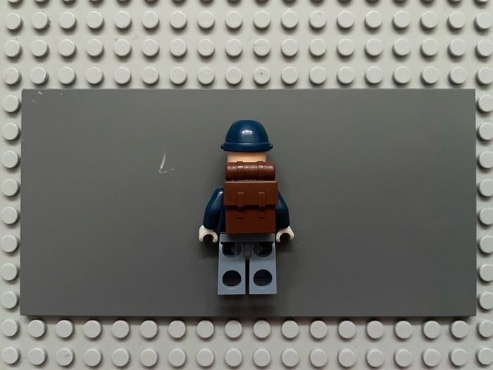 lego Lone Ranger tlr019 Cavalry Soldier minifigure - Backpack, Black Eyebrows, Crooked Smile