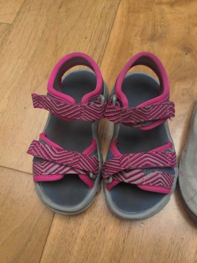 Sandals (bundle of 2 pairs)