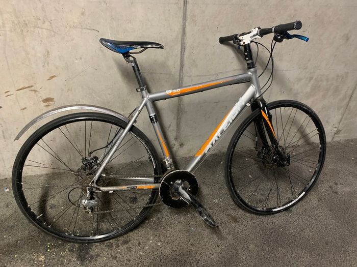 Raleigh Speed Hybrid Bike Disc Brakes and Raised Handlebars for Comfort